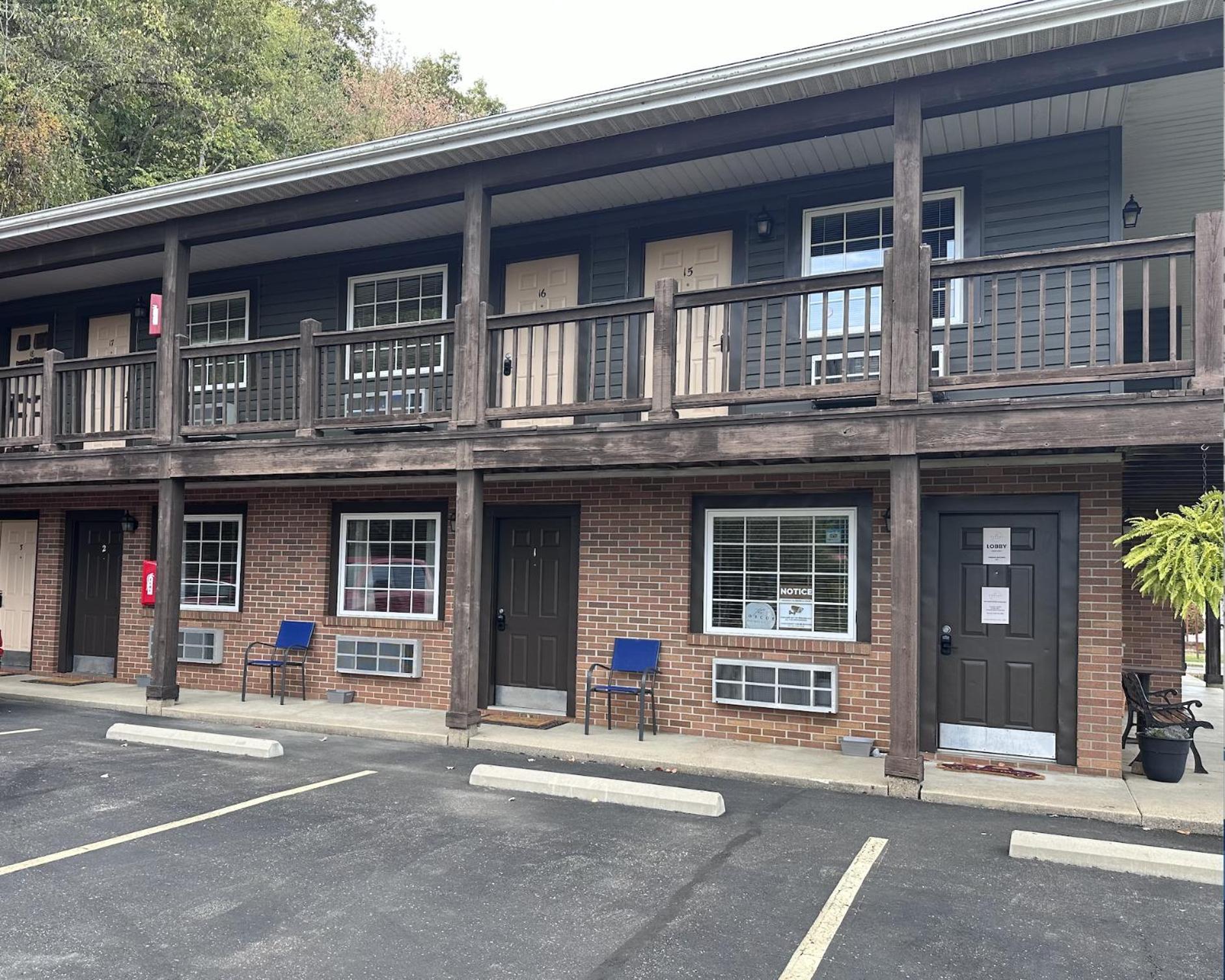 The Roscoe Boutique Motel Coshocton Экстерьер фото